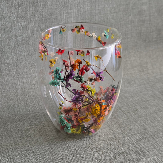 Dubbelwandig theeglas Floral met kleurrijke gedroogde bloemen voor koffie en thee van Leaf & Bean