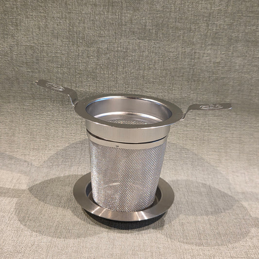 Roestvrijstalen theezeef medium met schaaltje voor losse thee en rooibos van Leaf & Bean