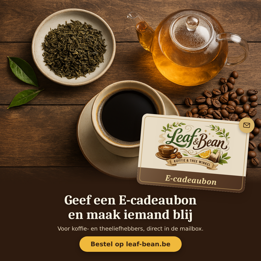 Promobeeld van de Leaf & Bean E-cadeaubon met theepot, kop thee en koffiebonen
